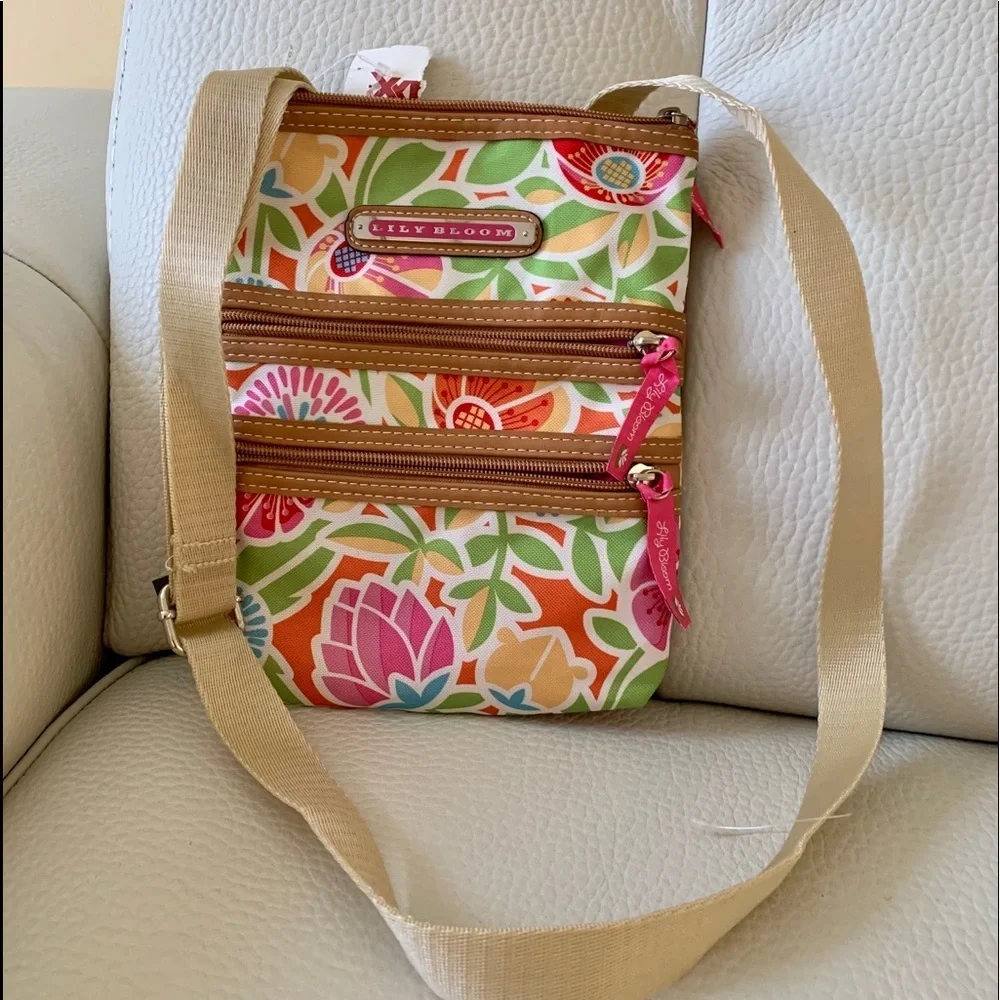 Lily bloom. NWT